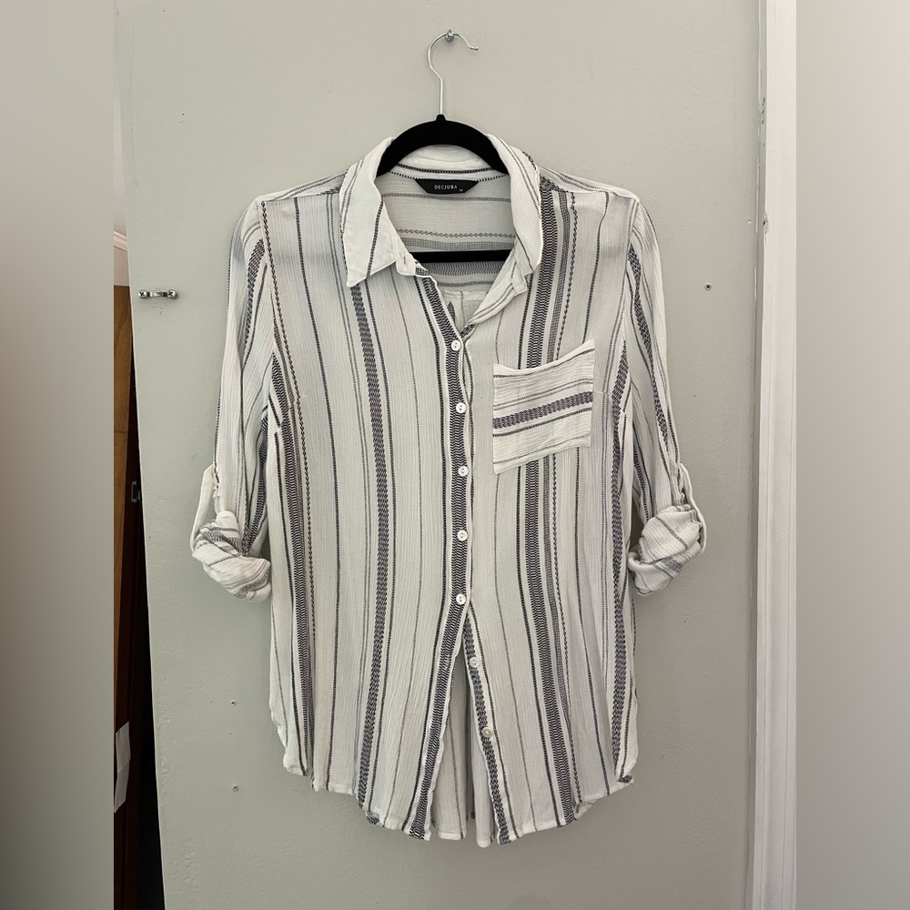 Decjuba Black and White Button Down